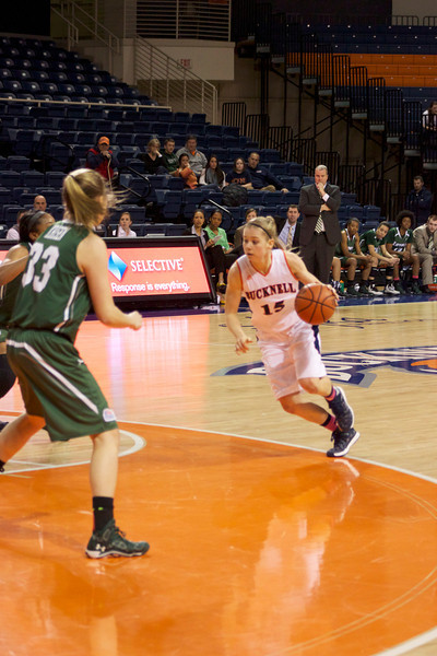 Women’s basketball stopped by Army, rebounds against Loyola (Md.)