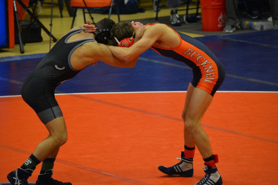 Wrestling extends win streak to nine matches