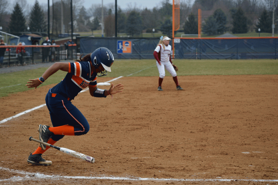 Softball begins conference play, sweeps Lafayette