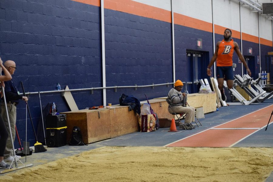 Mens and womens track and field teams dominate Gulden Invitational