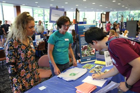 Students find opportunities to volunteer at Fall Community Service Fair