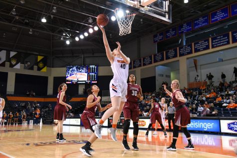 Women’s basketball senior class achieves dominant title, Walker scores 1,000th point