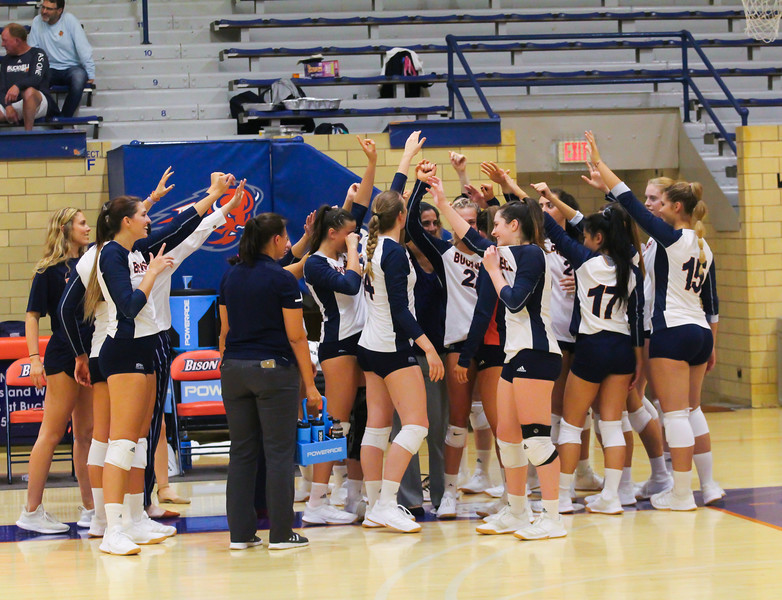Volleyball completes undefeated weekend