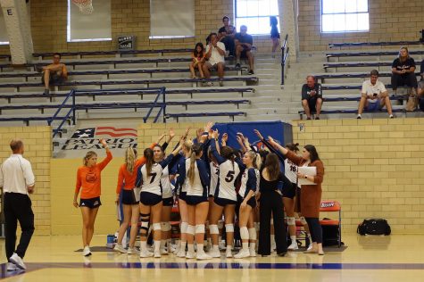Volleyball begins PL play with 1-1 start
