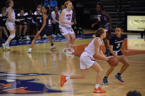 Women’s basketball records back to back wins