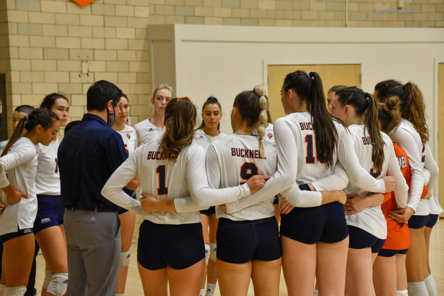Volleyball Splits Weekend Against the Crusader and Black Knights