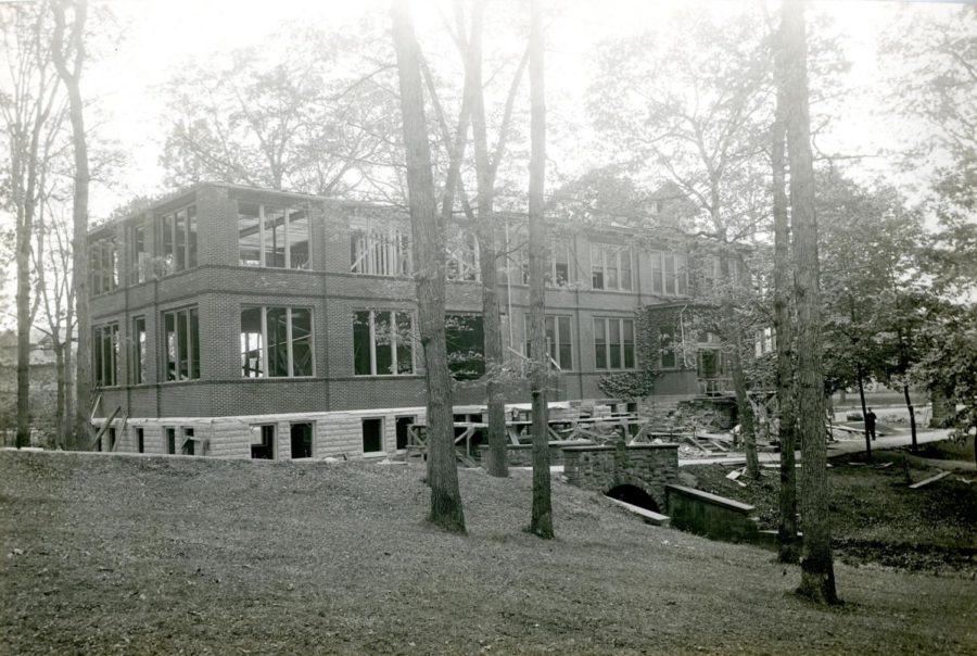 Construction of the old Art Building addition (1920). 