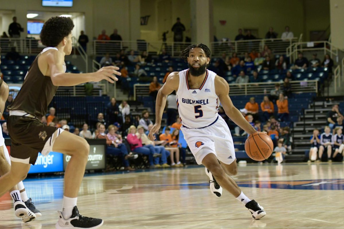 Men’s Basketball faces two disappointing losses