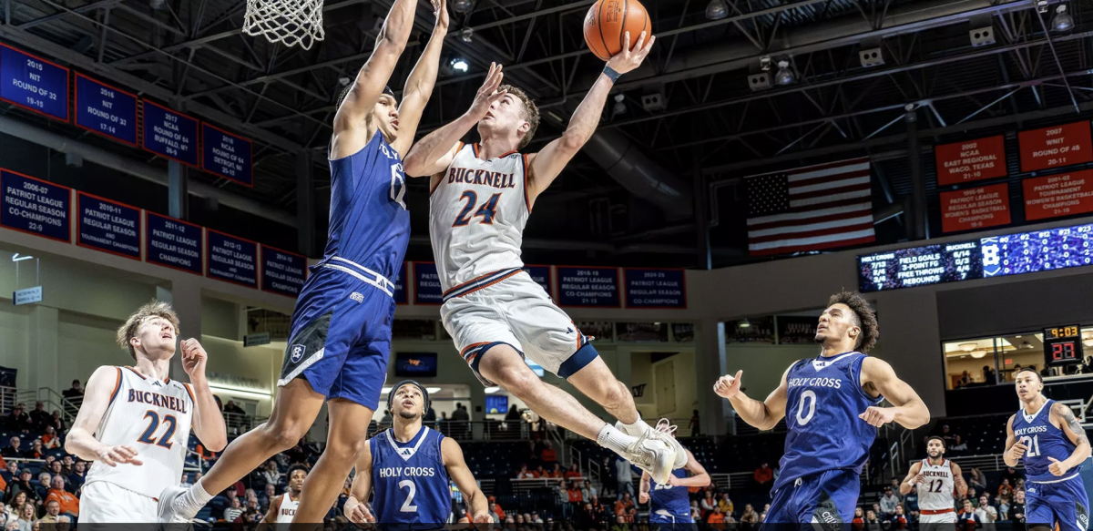 Men’s Basketball drops fifth straight to Holy Cross