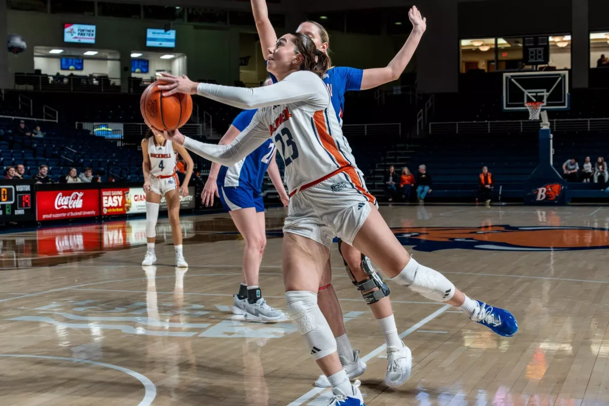 Women’s Basketball picks up road win at Boston
