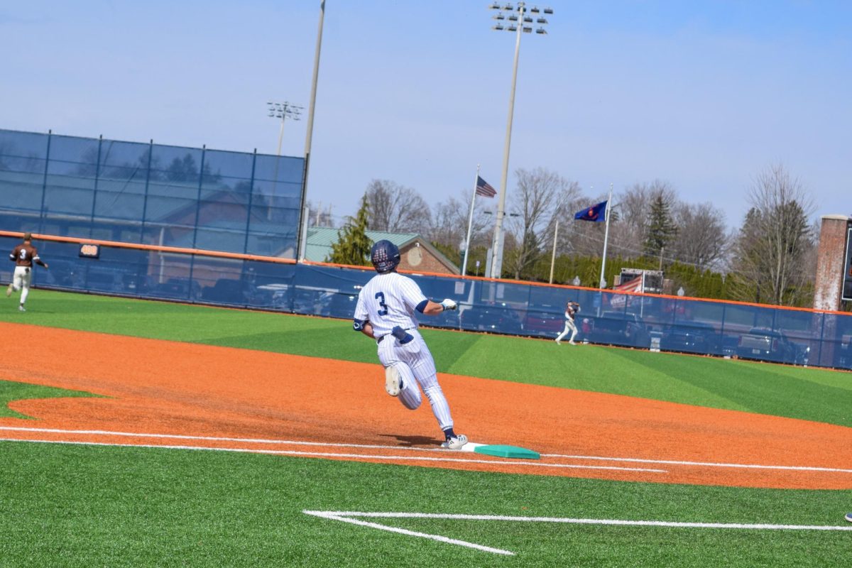 Baseball splits weekend series against Holy Cross