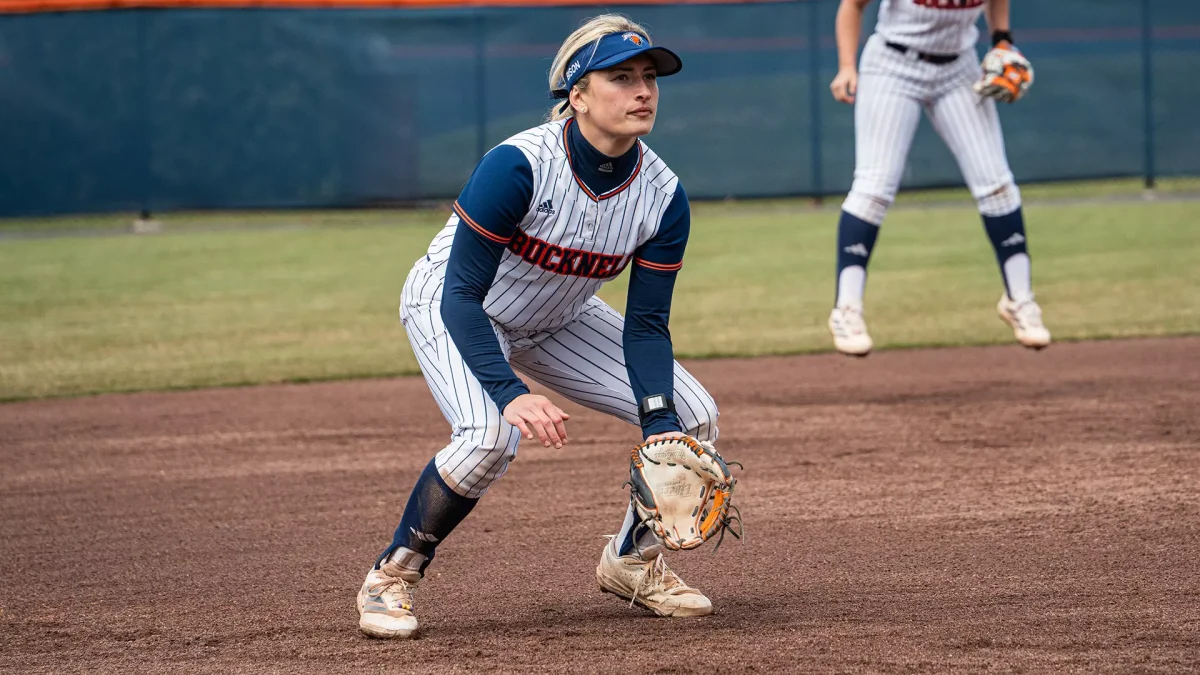 Softball splits series against Lafayette