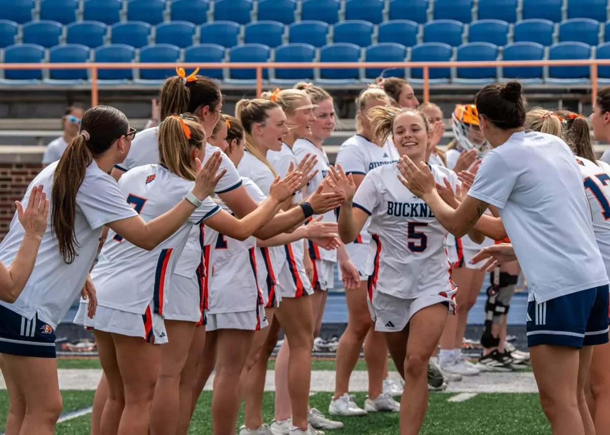 Women’s Lacrosse falls to Loyola, defeats Holy Cross